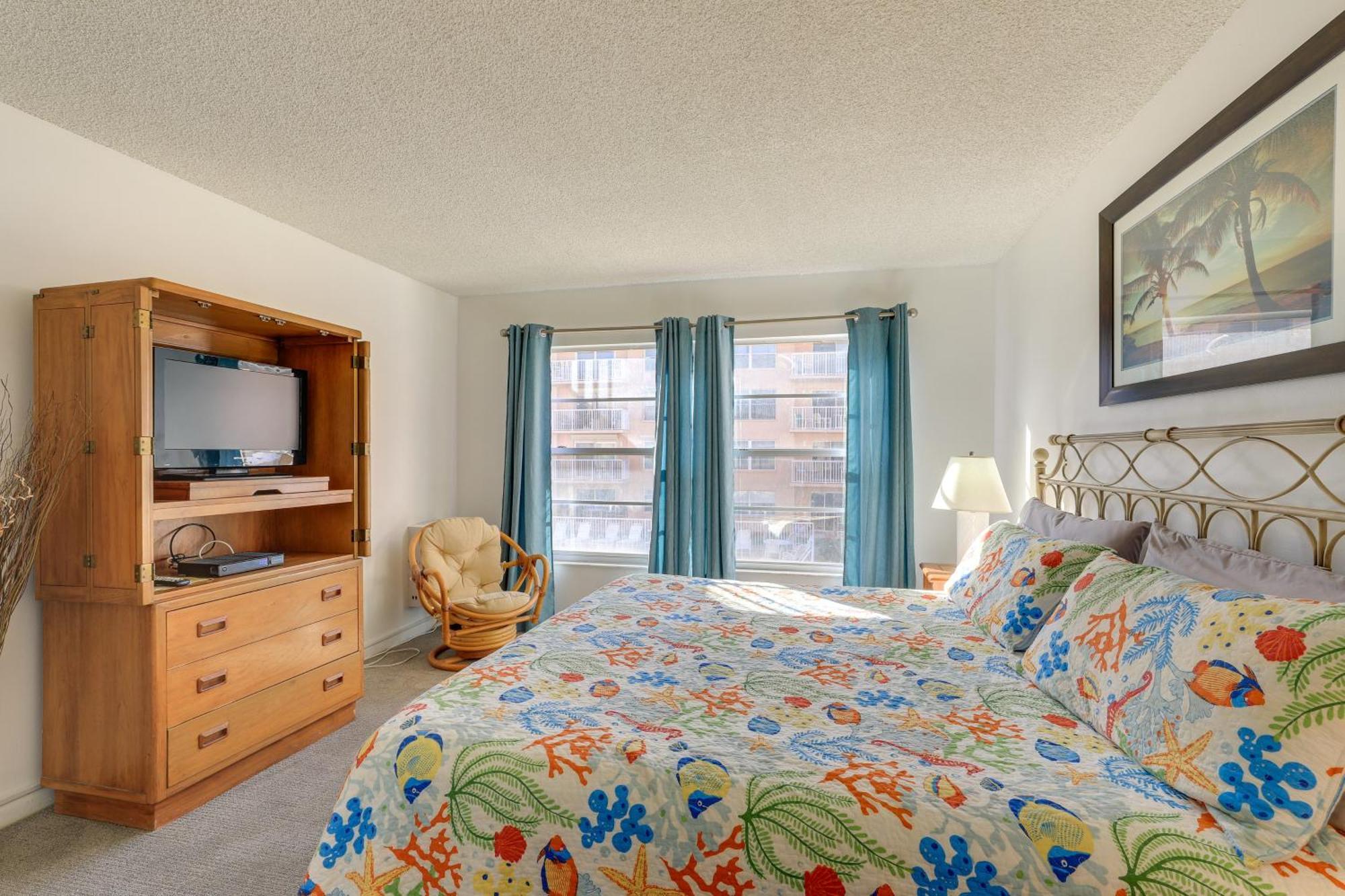 Central Cocoa Beach Condo With View, Steps To Beach! Bagian luar foto
