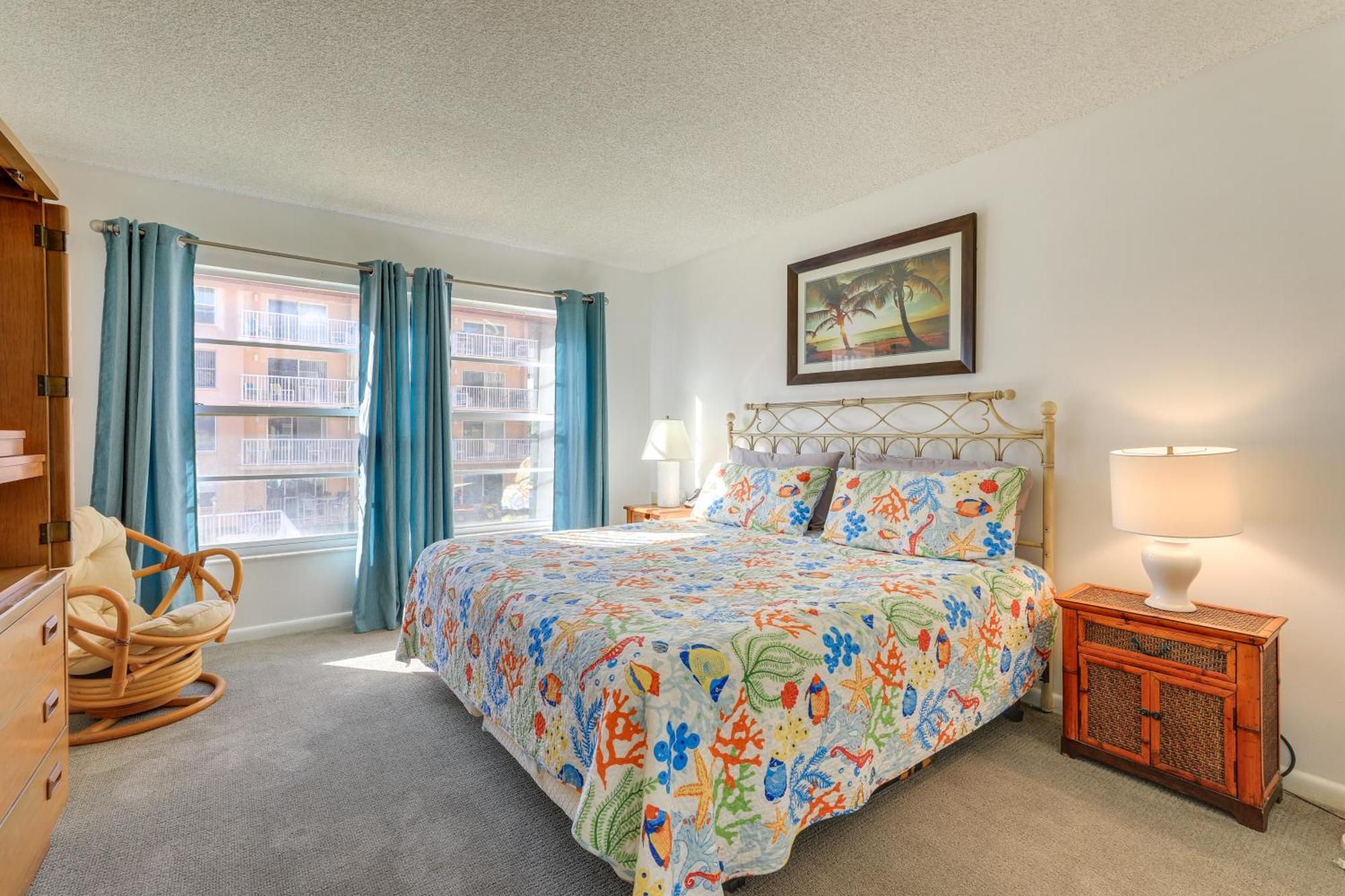 Central Cocoa Beach Condo With View, Steps To Beach! Bagian luar foto