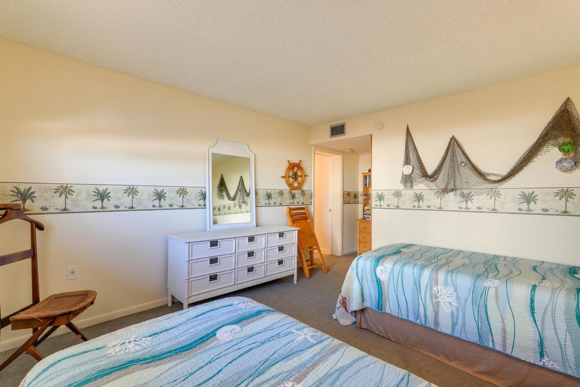 Central Cocoa Beach Condo With View, Steps To Beach! Bagian luar foto