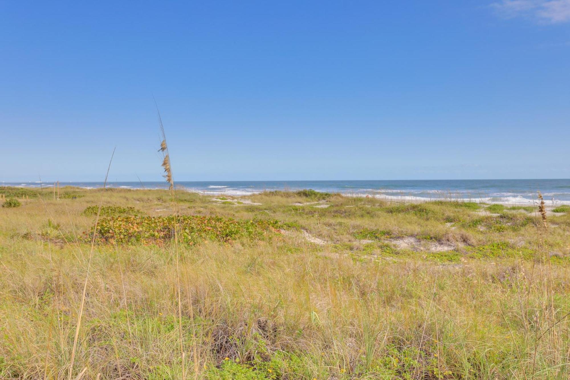 Central Cocoa Beach Condo With View, Steps To Beach! Bagian luar foto