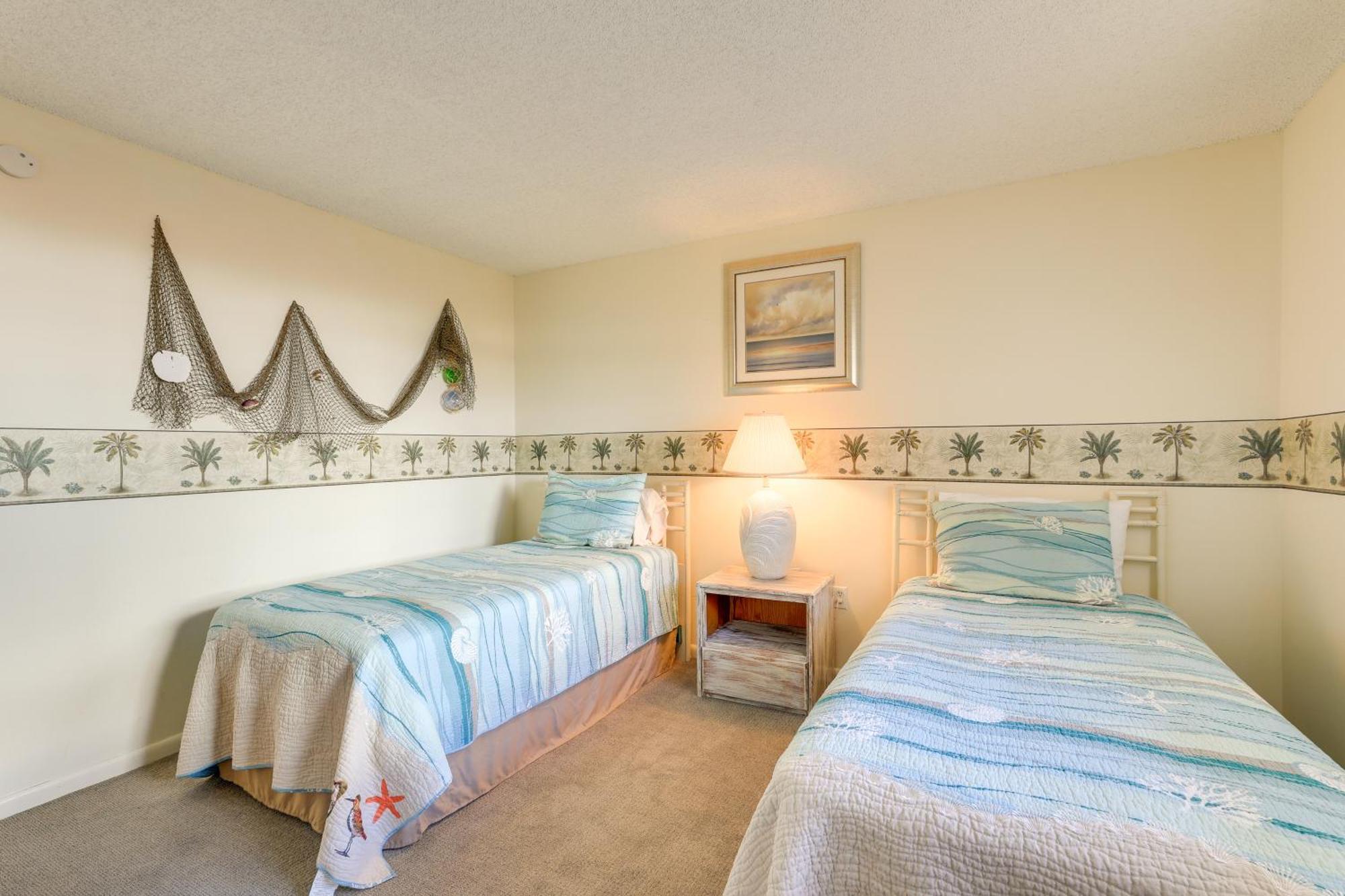 Central Cocoa Beach Condo With View, Steps To Beach! Bagian luar foto
