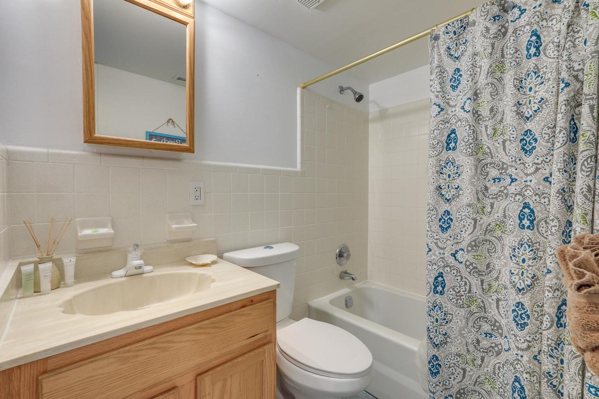 Central Cocoa Beach Condo With View, Steps To Beach! Bagian luar foto