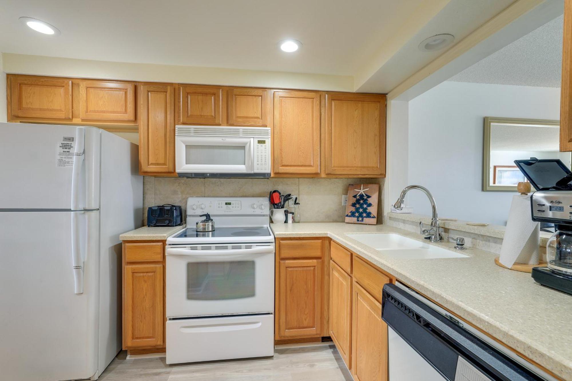 Central Cocoa Beach Condo With View, Steps To Beach! Bagian luar foto