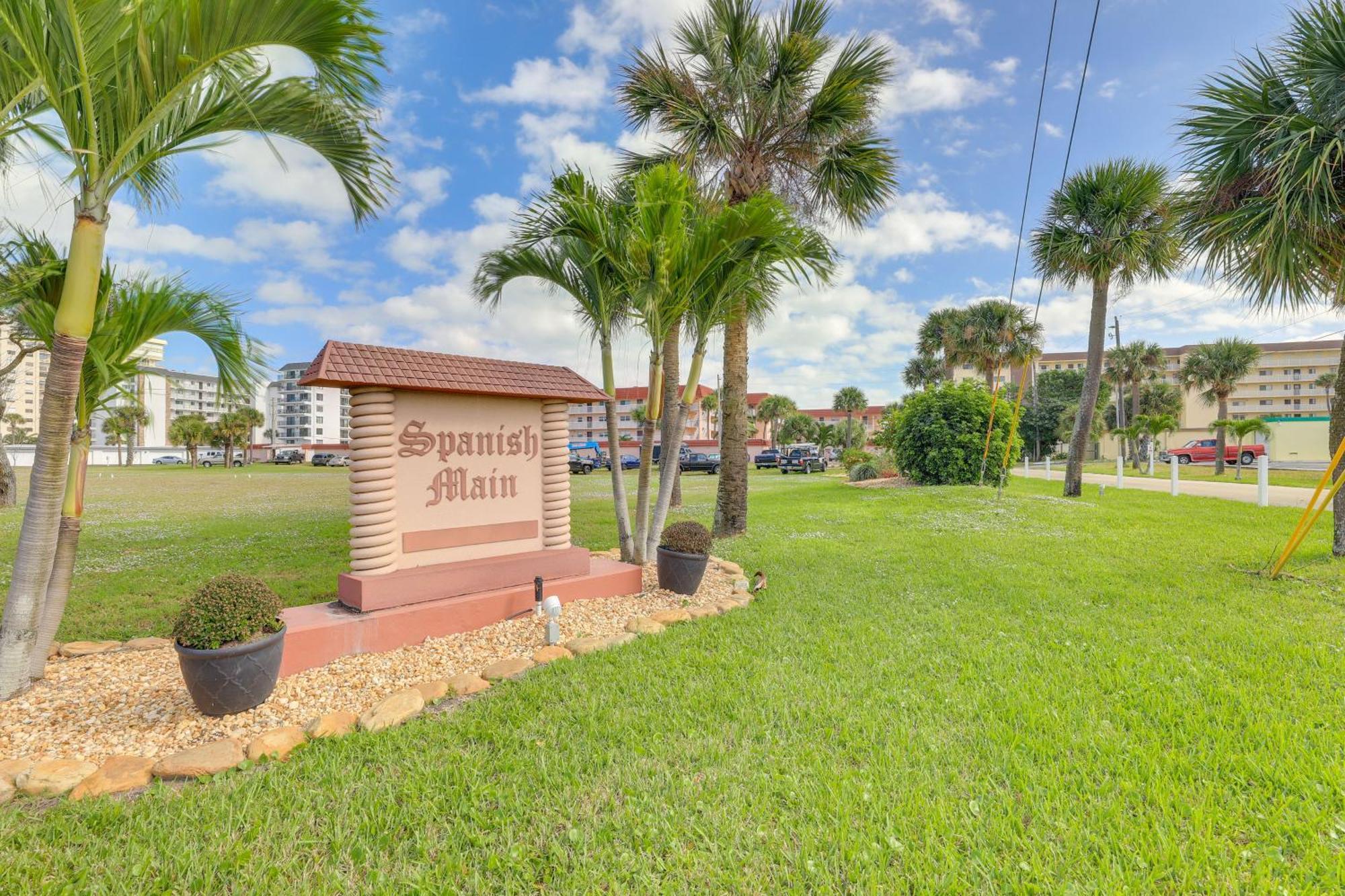 Central Cocoa Beach Condo With View, Steps To Beach! Bagian luar foto
