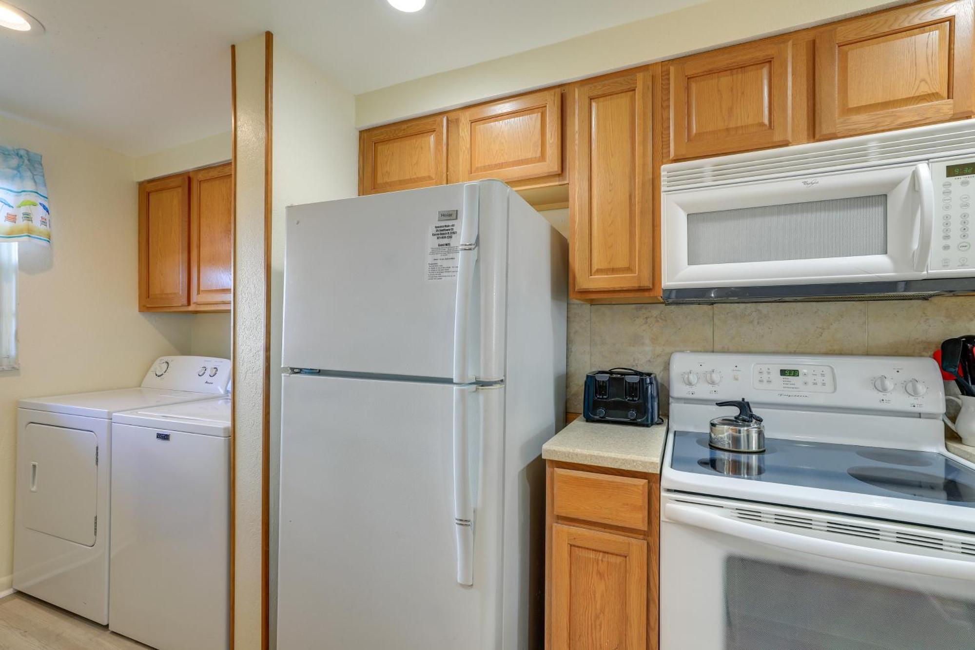 Central Cocoa Beach Condo With View, Steps To Beach! Bagian luar foto