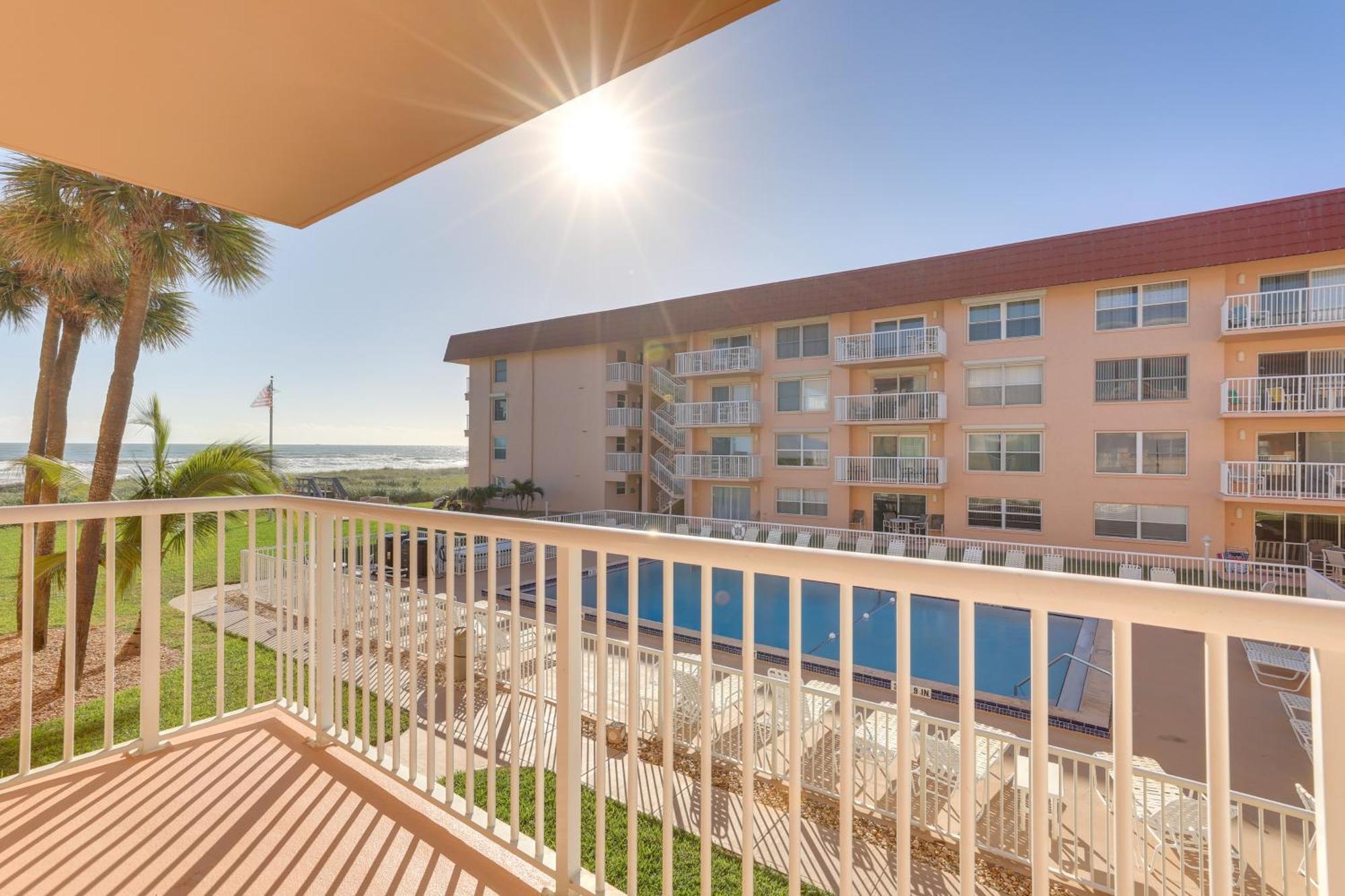 Central Cocoa Beach Condo With View, Steps To Beach! Bagian luar foto