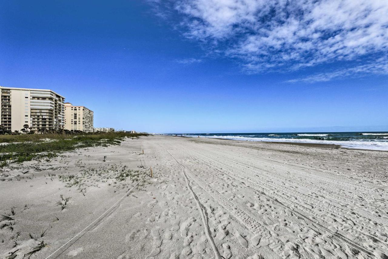 Central Cocoa Beach Condo With View, Steps To Beach! Bagian luar foto
